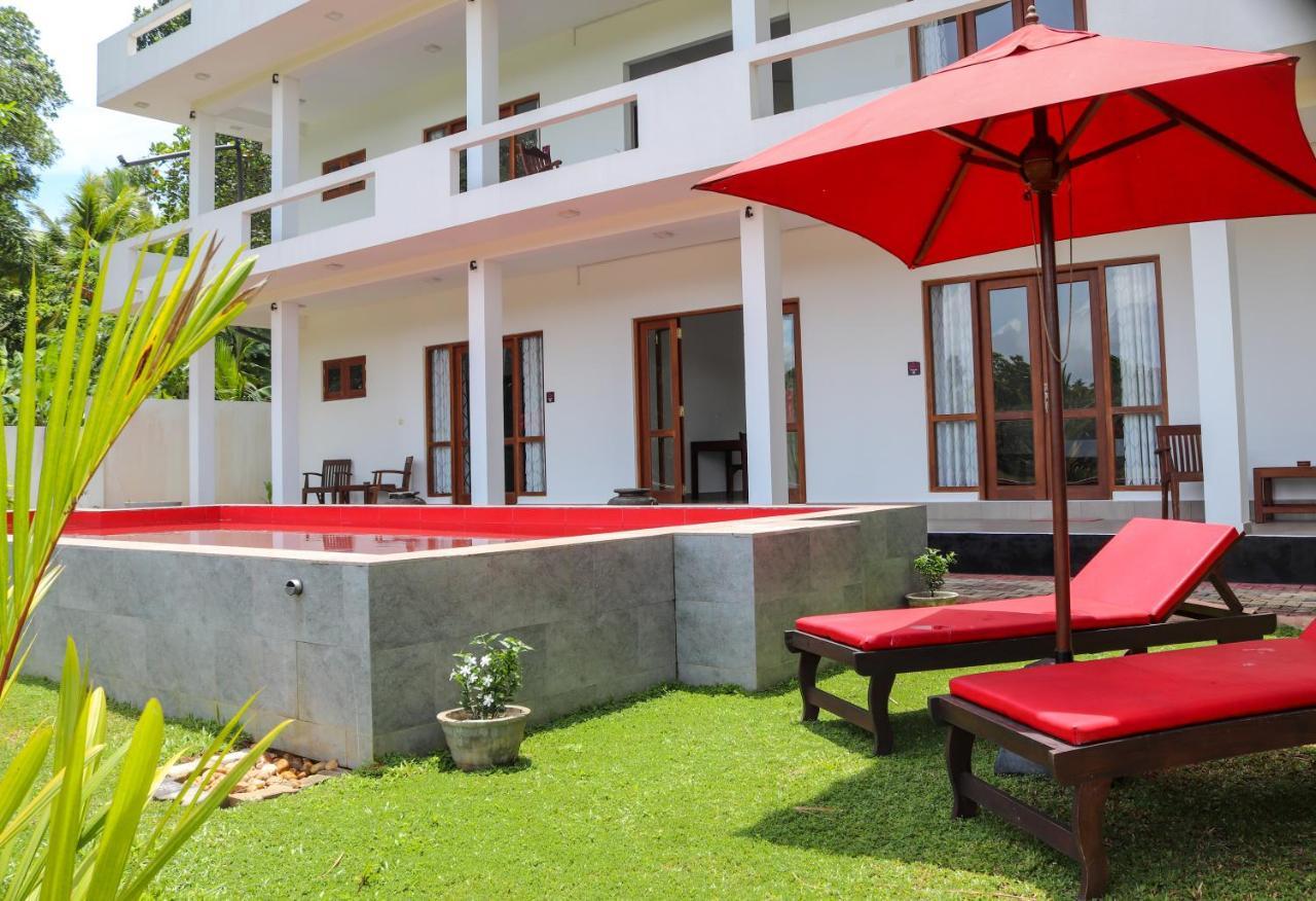 Villa Red Pool Хикадува Екстериор снимка