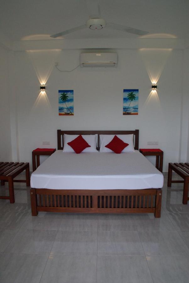Villa Red Pool Хикадува Екстериор снимка