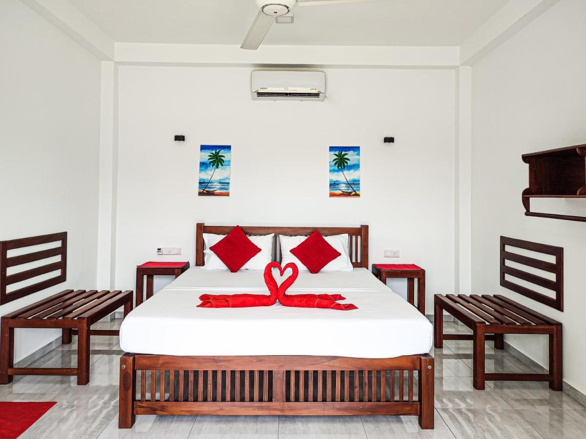 Villa Red Pool Хикадува Екстериор снимка