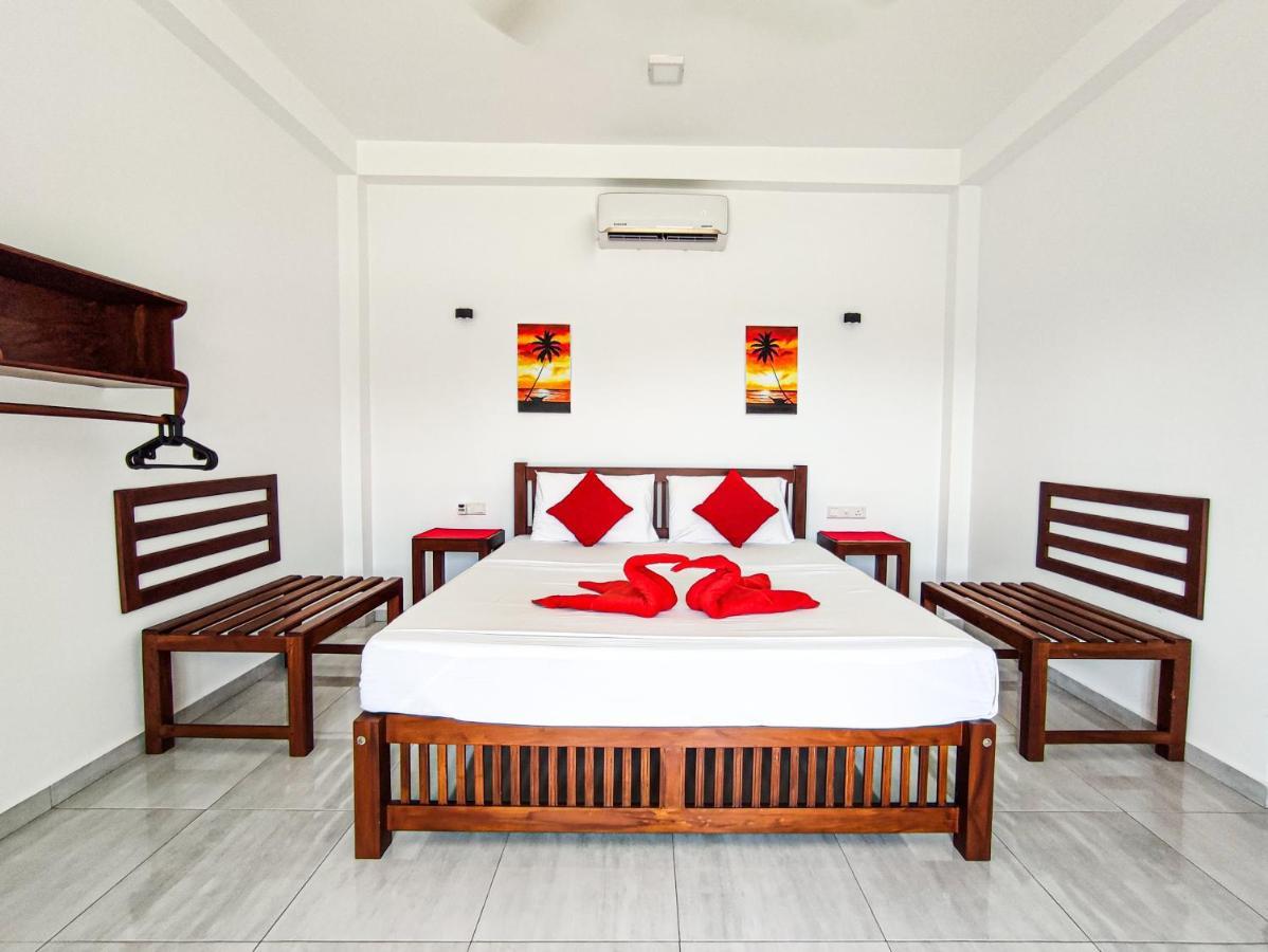 Villa Red Pool Хикадува Екстериор снимка
