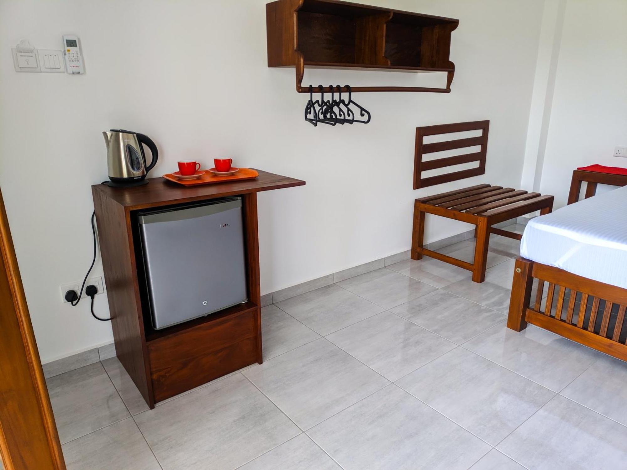 Villa Red Pool Хикадува Екстериор снимка