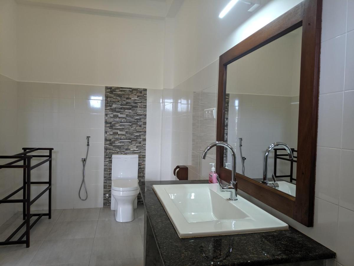 Villa Red Pool Хикадува Екстериор снимка