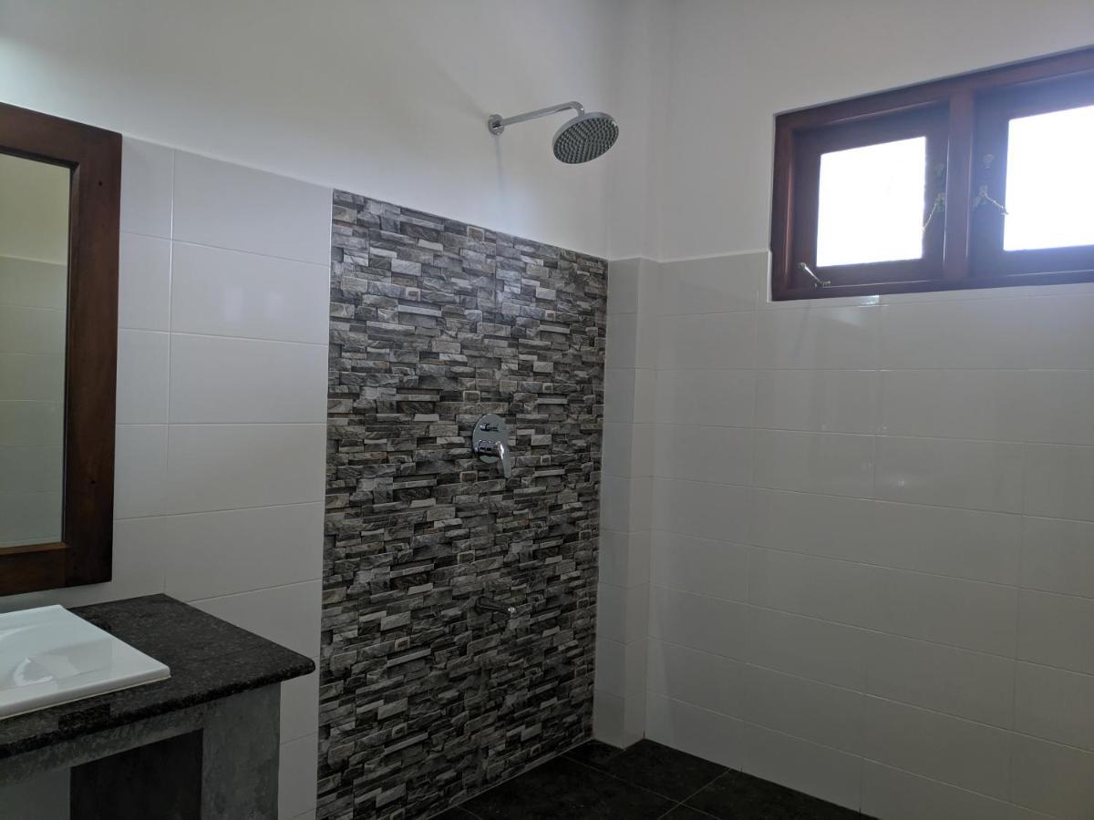 Villa Red Pool Хикадува Екстериор снимка