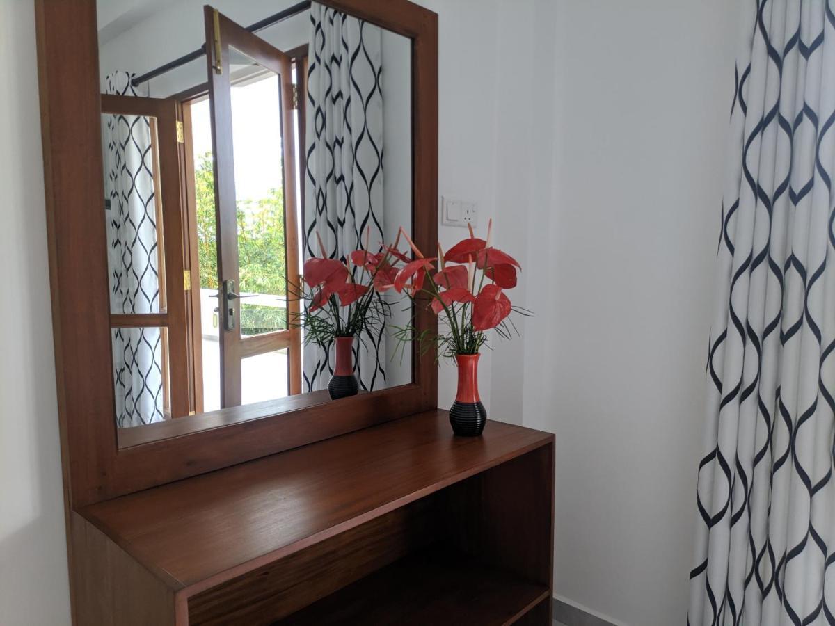 Villa Red Pool Хикадува Екстериор снимка