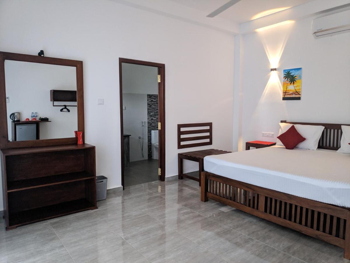 Villa Red Pool Хикадува Екстериор снимка