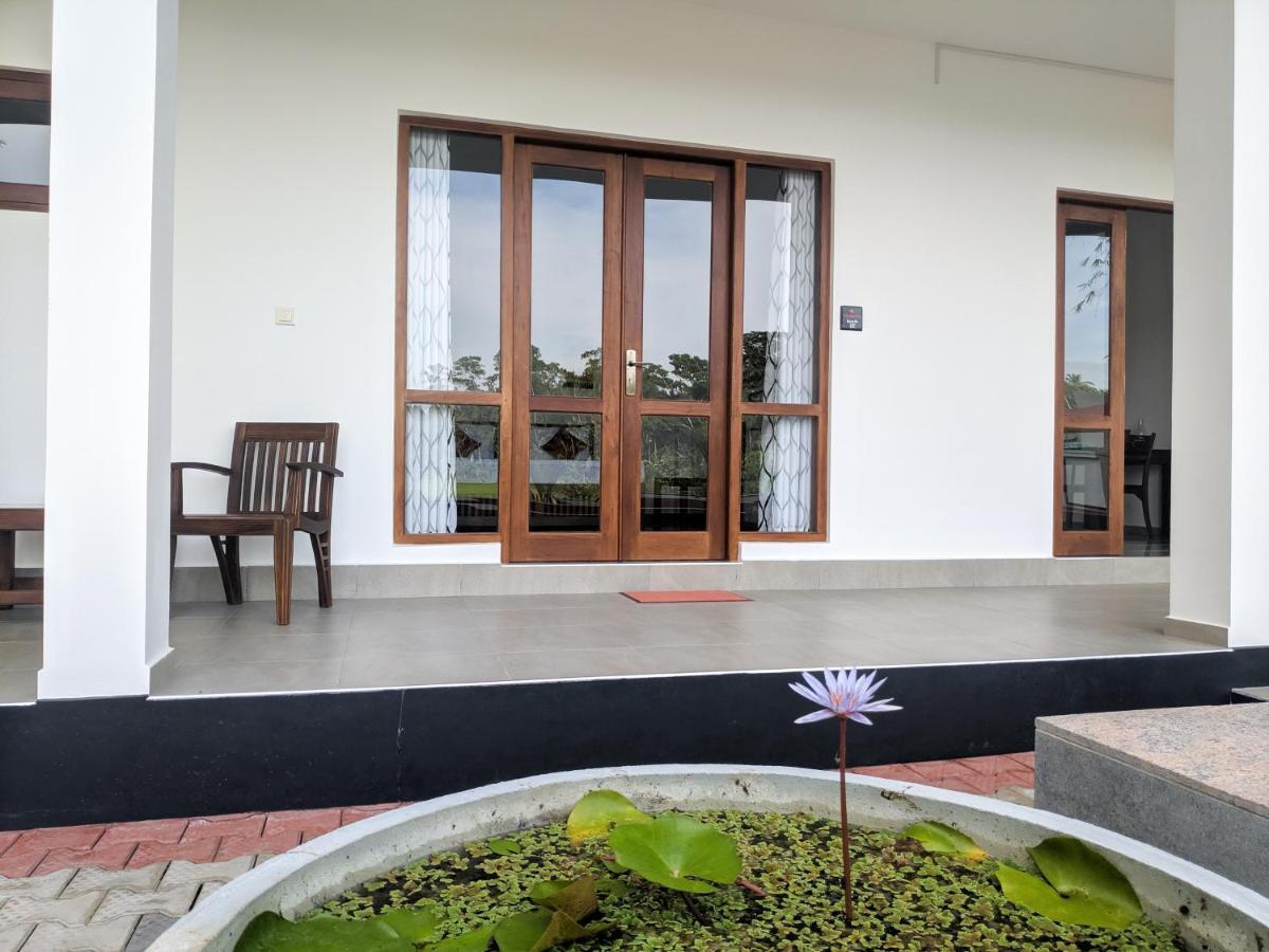 Villa Red Pool Хикадува Екстериор снимка