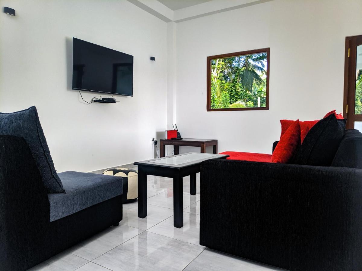 Villa Red Pool Хикадува Екстериор снимка