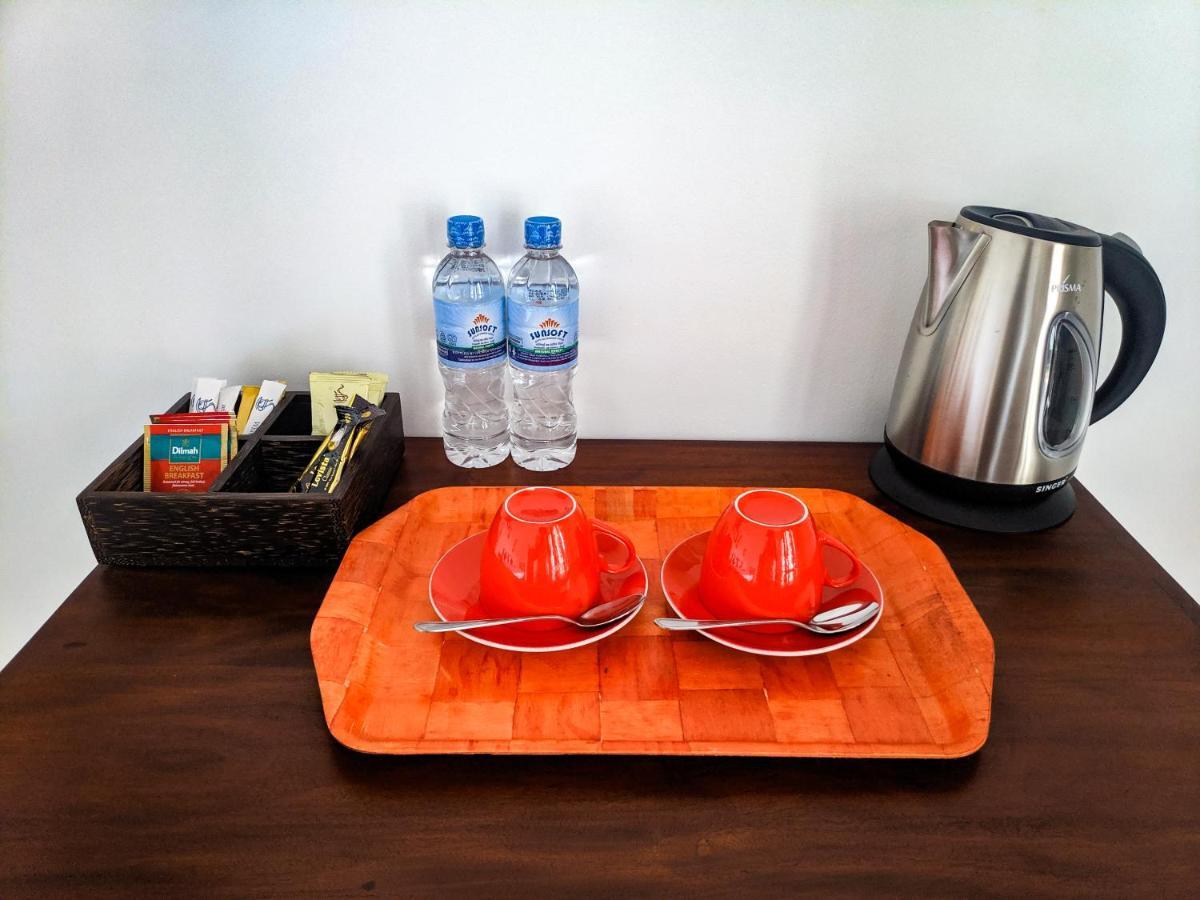 Villa Red Pool Хикадува Екстериор снимка